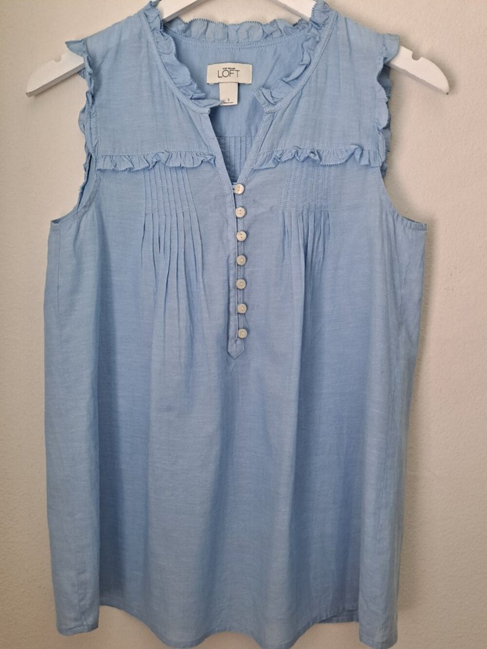 NWOT Loft ruffle sleeveless top